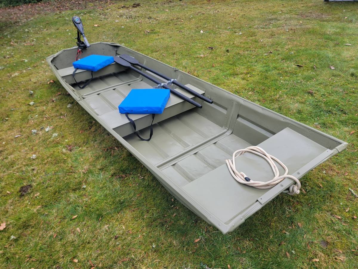 Aluminum used jon boat 800 in Black Diamond, WA Jon Boat For Sale